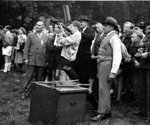 Spiele im Forst - Adlerschießen, um 1950
